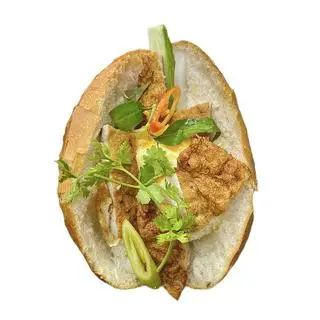 Hình ảnh Bánh mì chả cá trứng