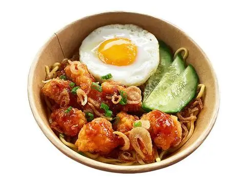 Hình ảnh mỳ trộn gà viên trứng ốp
