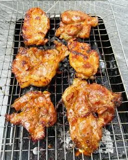 Hình ảnh 1 Miếng sườn Cốt Lết + Nước chấm , kèm hộp