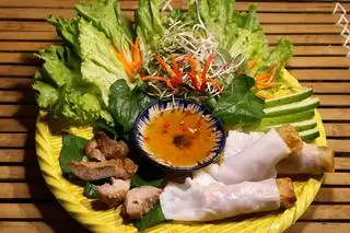 Hình ảnh Ram bánh mướt + thịt rán 