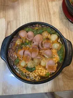 Hình ảnh mỳ viên chiên xúc xích
