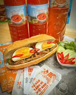 Hình ảnh Bánh mì chả cá + 1 trứng