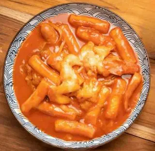 Hình ảnh Tokbokki truyên thống Rose ( Gà + trứng )