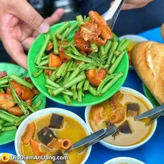 Hình ảnh phá lấu bò chén lớn + bánh mì