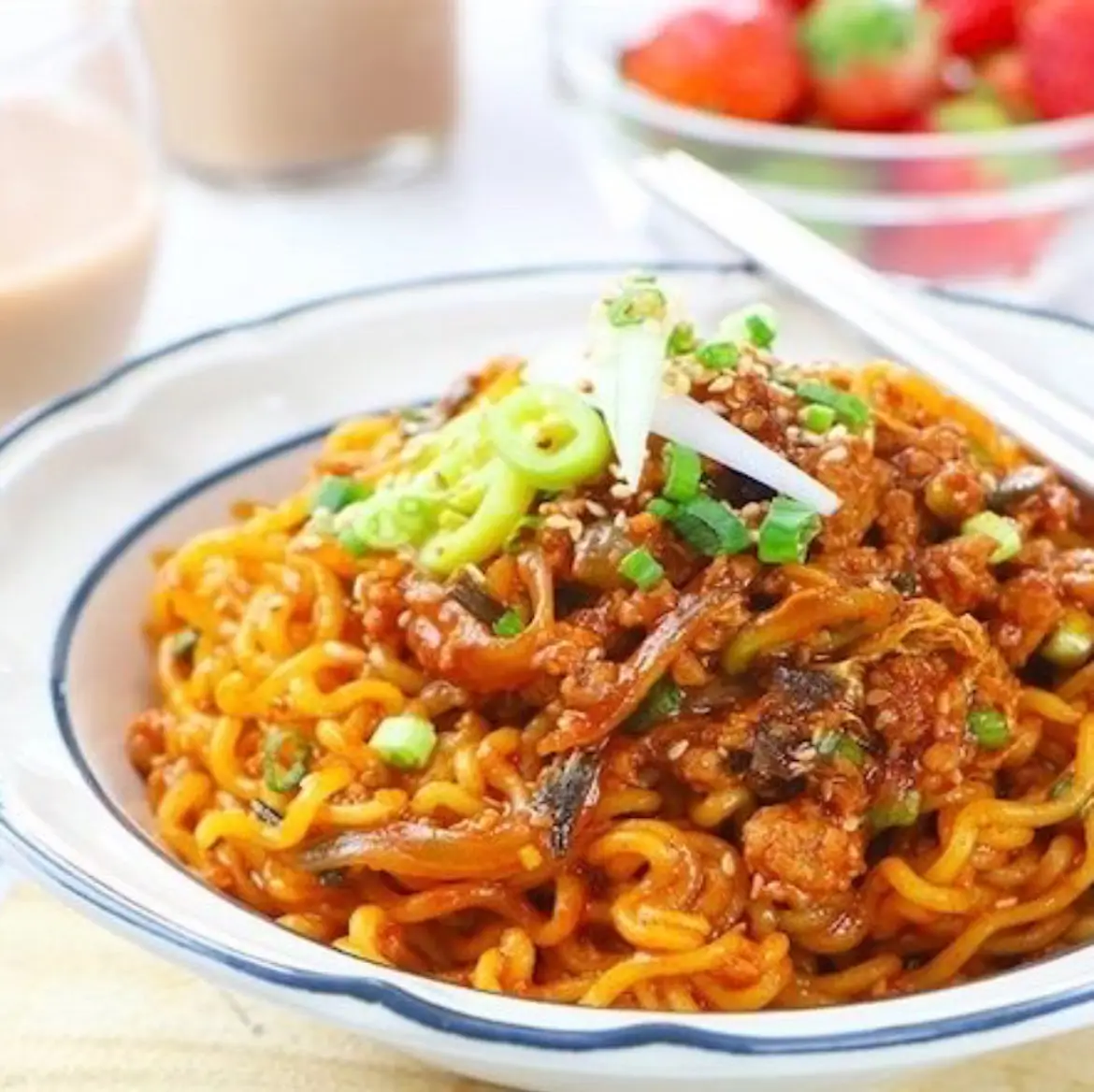 Hình ảnh Mì Trộn Sốt Tomyum Cay