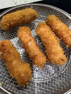 Hình ảnh 5 nem chua rán xù 