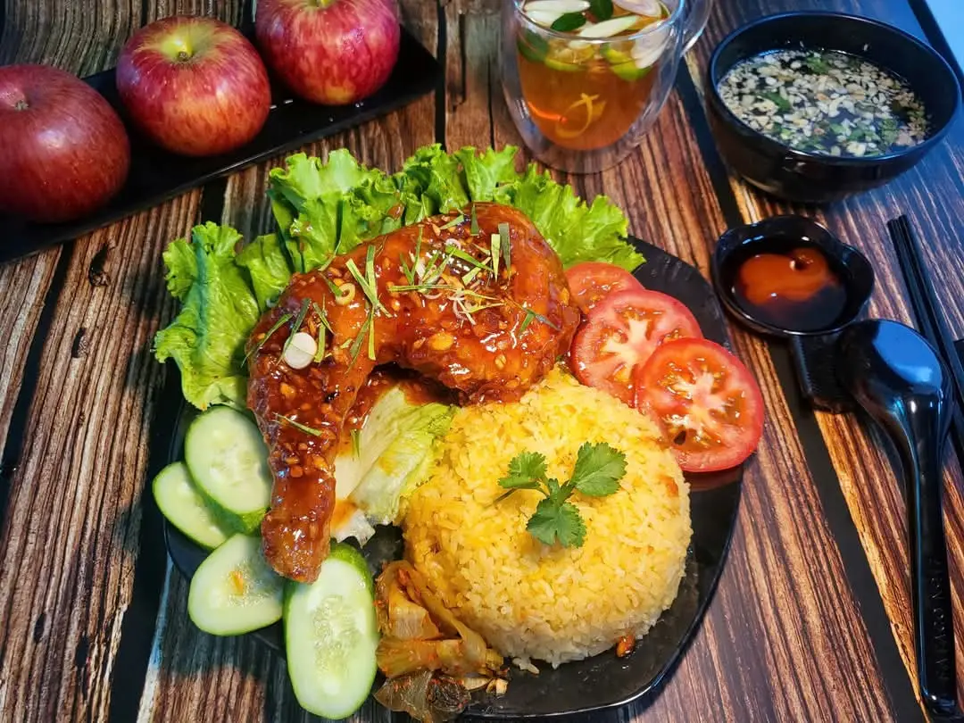 Hình ảnh cơm chiên đùi gà  lớn góc tư