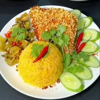 Hình ảnh Cơm nóng - gà sốt mắm tỏi