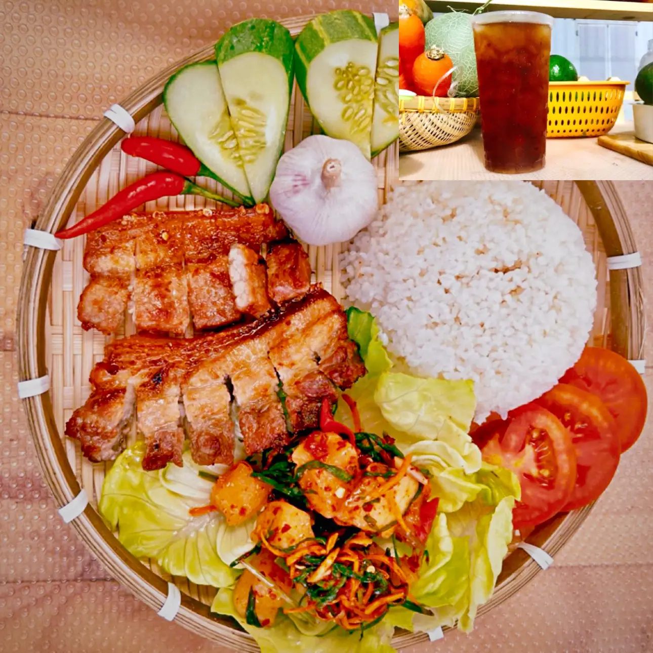 Hình ảnh combo cơm ba rọi  nướng tỏi ớt - canh bầu + hồng trà