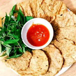 Hình ảnh Chả cá Quy Nhơn cuốn rau răm
