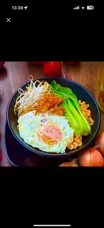 Hình ảnh Mì trộn trứng cá viên 