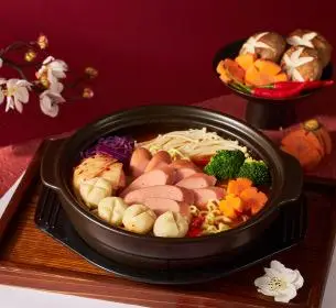Hình ảnh mì lẩu thái xúc xích cá viên