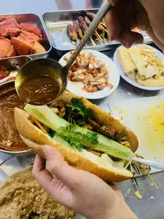 Hình ảnh Bánh mì thịt nướng