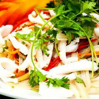 Hình ảnh Cơm chiên mực xào củ hành
