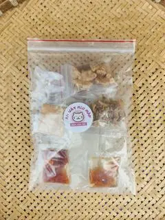 Hình ảnh Bánh Tráng Muối Sặc Tóp Mỡ ( 2 )