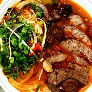 Hình ảnh Bún bò bắp tái gân chả