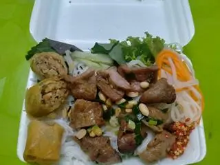 Hình ảnh Bún Thịt Nướng Chả Giò - Cam Vắt