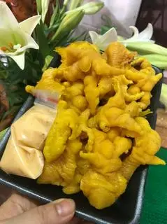 Hình ảnh chân gà rút xương u muối 