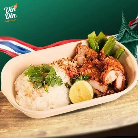 Hình ảnh Cơm Gà Lắc Sốt Tomyum Canh Rong Biển