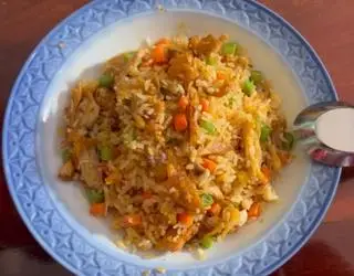 Hình ảnh Cơm chiên gà xé giòn 