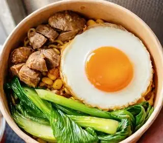 Hình ảnh Mì Trộn Đặc Biệt Bò Viên - Trứng ( 1 vắt mì )