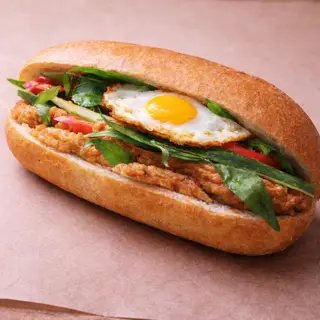 Hình ảnh Bánh Mì Chả Cá Nha Trang + Trứng 