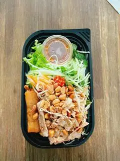Hình ảnh Bún thịt xào - chả giò tôm thịt tô lớn