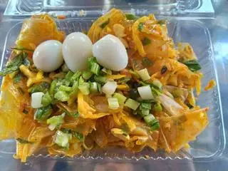 Hình ảnh bánh tráng trộn phơi sương (mỡ hành)