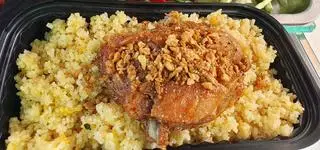 Hình ảnh Cơm gà+da mắm tỏi