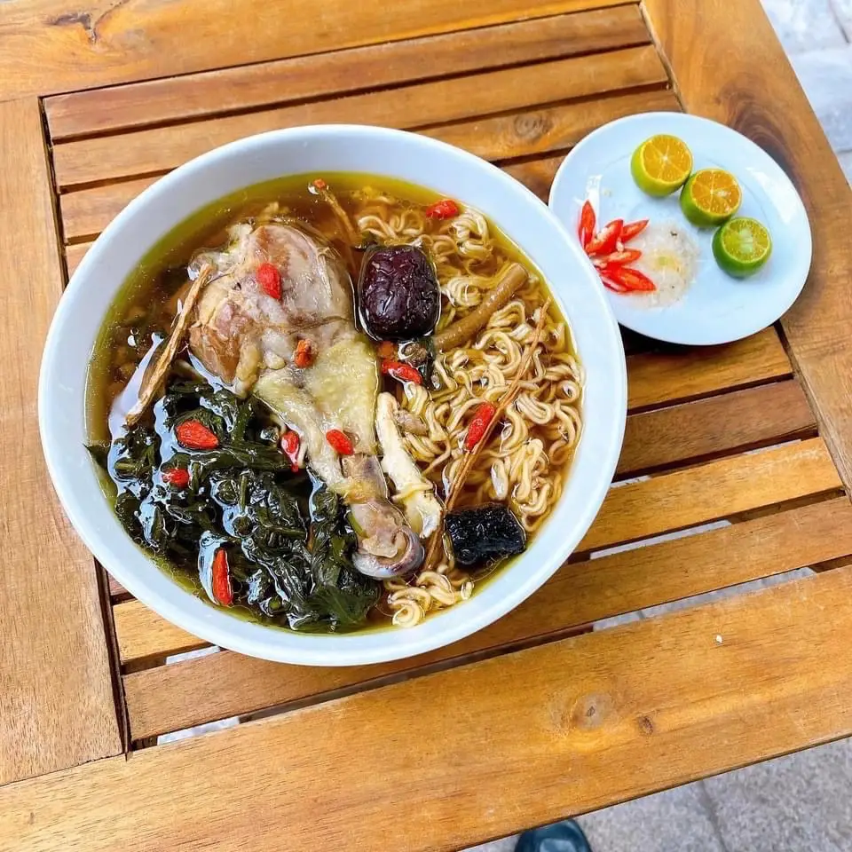 Hình ảnh Mỳ đùi gà tần thuốc bắc