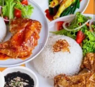 Hình ảnh Cơm Đùi Gà Sốt Chua Ngọt