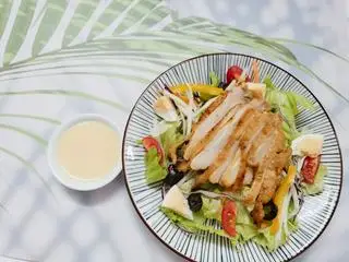 Hình ảnh Chicken BBQ salad ( Salad Gà BBQ) - sốt Nhiệt Đới