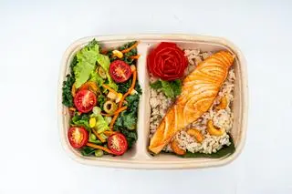 Hình ảnh Cơm lứt cá hồi sốt teriyaki