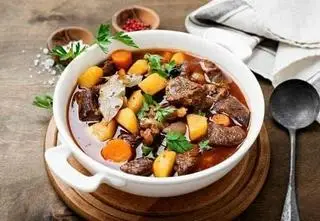 Hình ảnh Cơm trắng bò kho ngũ vị
