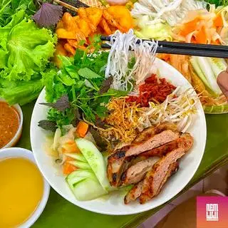 Hình ảnh Bún mắm nêm nem nướng