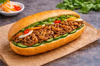 Hình ảnh Bánh mì chay nấm rim