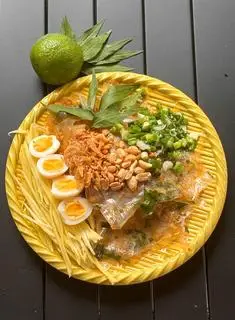 Hình ảnh Bánh tráng phơi sương trộn mỡ hành sate