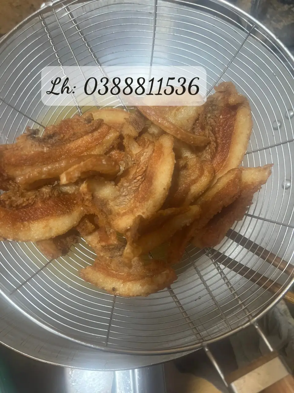 Hình ảnh Tóp mỡ bì giòn làm từ má lợn, nhậu quên lối về