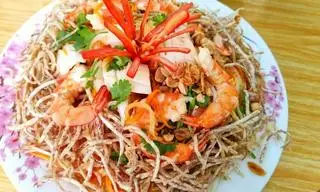 Hình ảnh Gỏi khoai môn tôm thịt