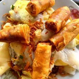 Hình ảnh Banh cuốn trứng chả giò chiên