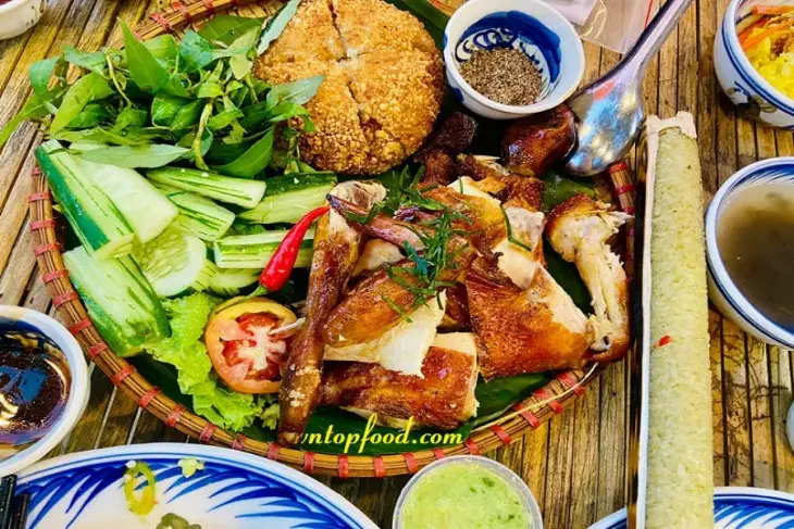 Hình ảnh xôi chim bé +1 con gà khói nóng + rau thơm dưa chuột 