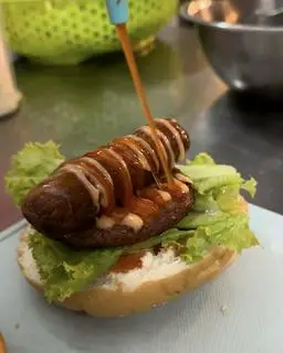 Hình ảnh Burger Gà & Xúc xích xông khói