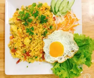 Hình ảnh Cơm rang trứng + Trứng ốp khuyến mại nửa giá