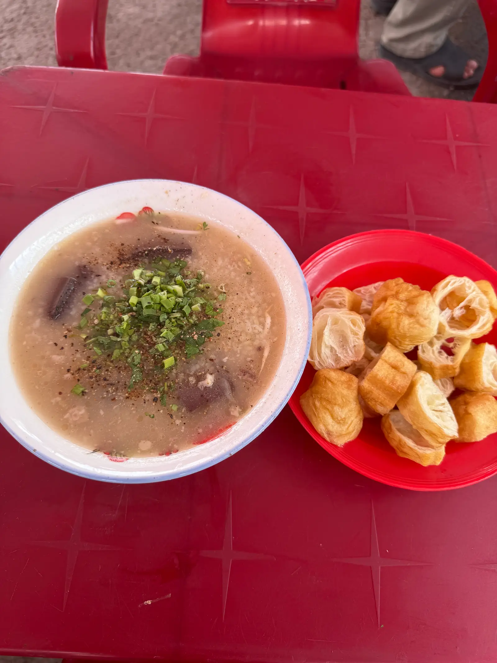 Hình ảnh Cháo huyết - bánh quẩy