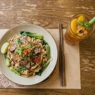 Hình ảnh Hủ Tiếu Mềm Xào Bò + Trà Đào