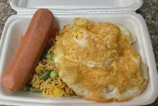Hình ảnh Mì trứng xúc xích