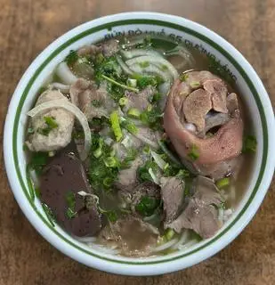 Hình ảnh Bún Bò Huế Bát Xanh truyền thống Plus