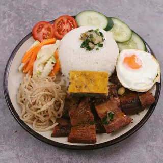 Hình ảnh Cơm tấm ba chỉ bì chả trứng ốp la