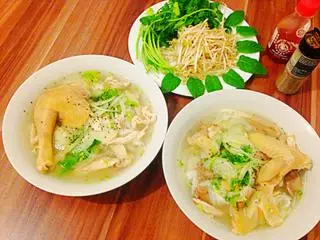 Hình ảnh Bún gà cánh - măng giá