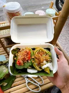 Hình ảnh Bánh Tét Thập Cẩm Xanh - Phần Cắt Full Topping